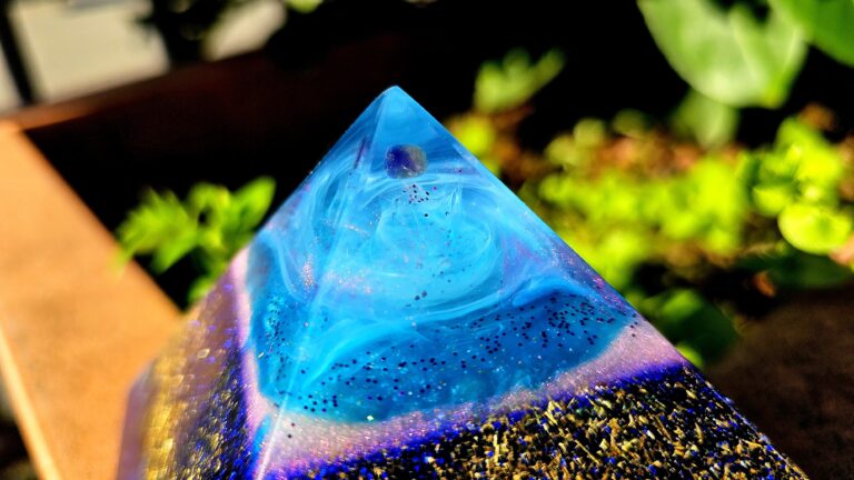 Read more about the article Custom Personalized Orgone Pyramid – UNIQUE one of a kind with MWO programmed nano silicium and carbon – customColors, Crystals etc…